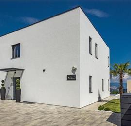 3 bedroom villa with infinity pool in Opatija, sleeps 6